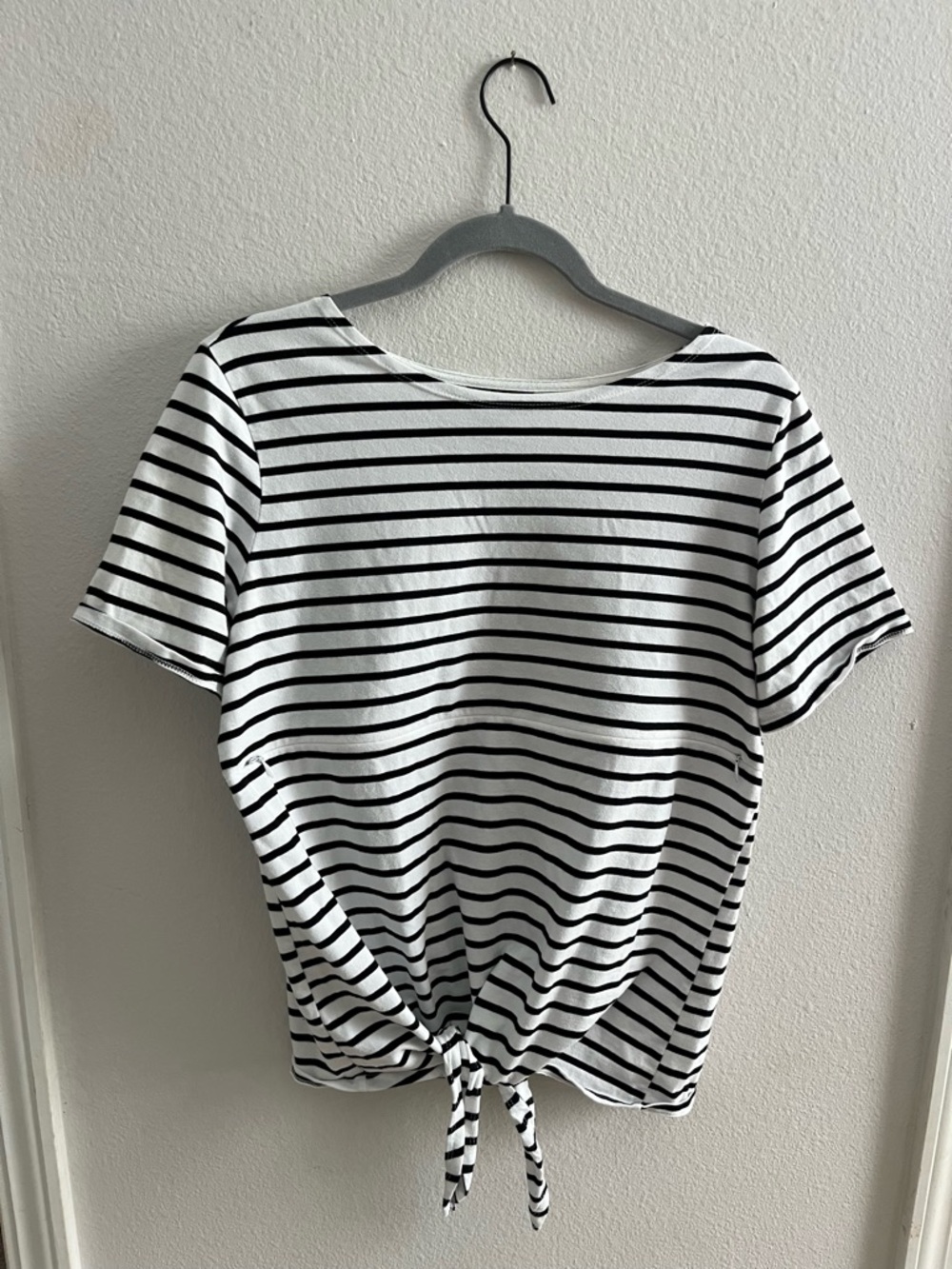 Nursing Queen 100% cotton Striped Tie-Front Women’s Top, Size Small